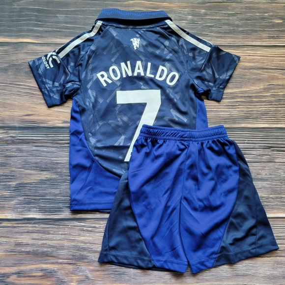 Ronaldo Manchester kid's soccer uniform - Picture 2 of 2